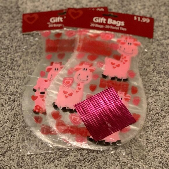 Brand New Valentine's Day Party Supplies Including Snack Sacks & Window Clings - Picture 4 of 5